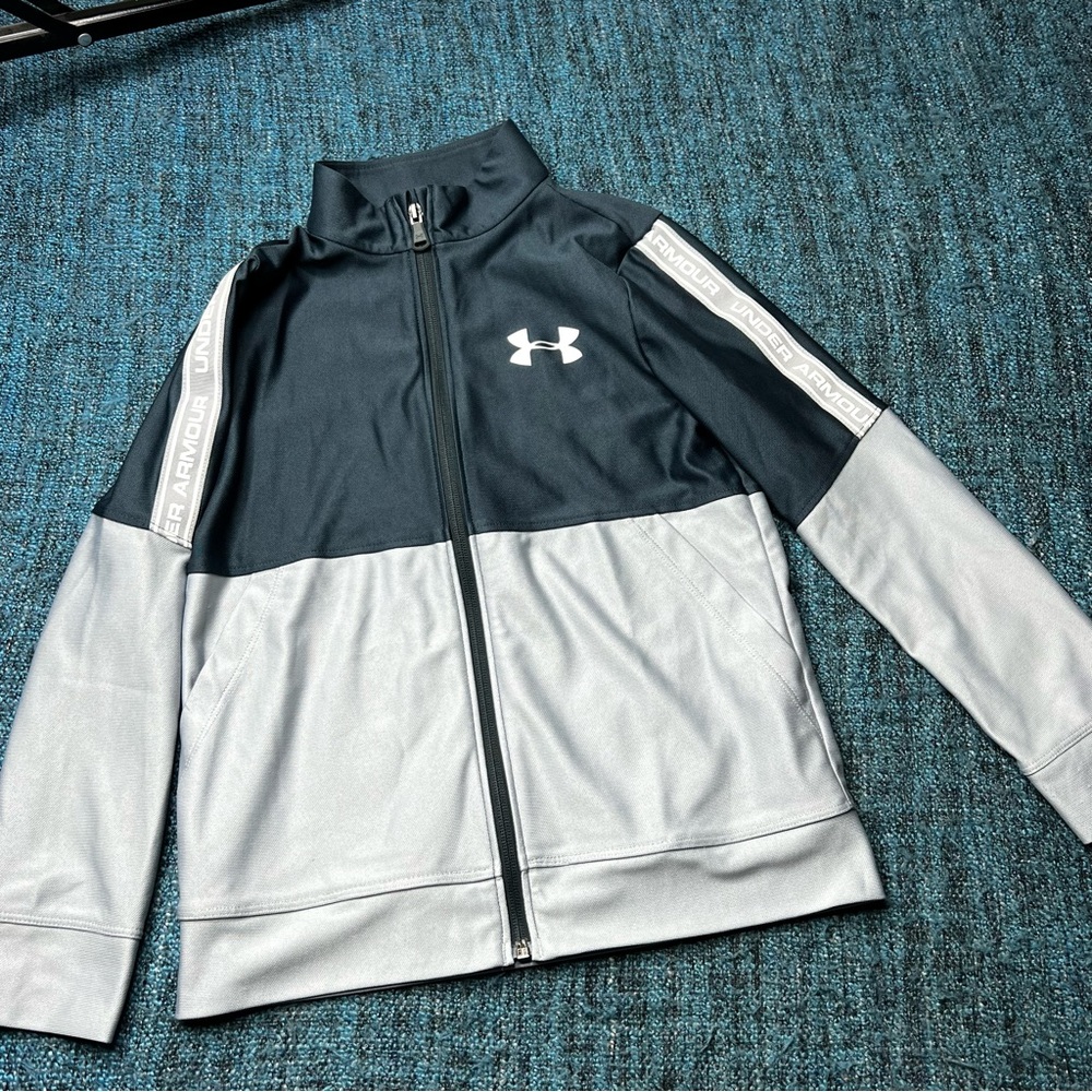 Under Armour Boy's Zip Up Athletic Jacket in Gray Youth Small Lightweight